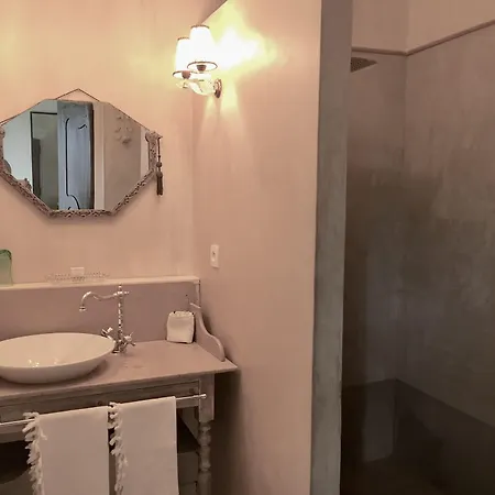 Les Volets Bleus Bed & Breakfast Arcangues