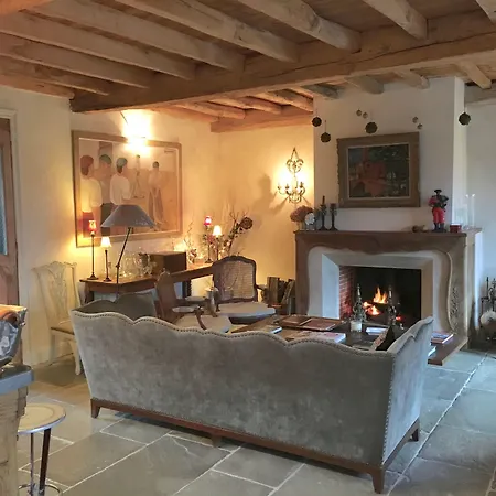 Les Volets Bleus Bed & Breakfast