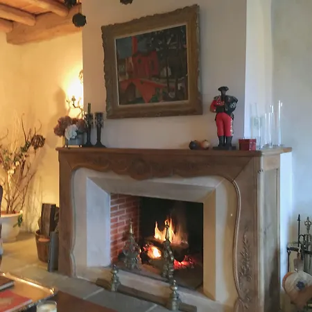 Les Volets Bleus Bed & Breakfast