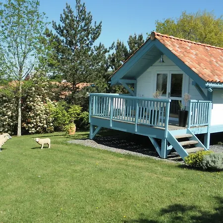 Les Volets Bleus Bed & Breakfast 3*