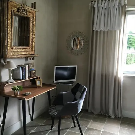 Les Volets Bleus Bed & Breakfast 3*