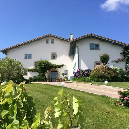 Les Volets Bleus Bed & Breakfast