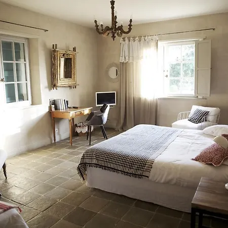 Les Volets Bleus Bed & Breakfast 3*