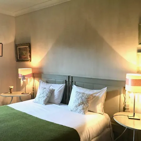 Les Volets Bleus Bed & Breakfast