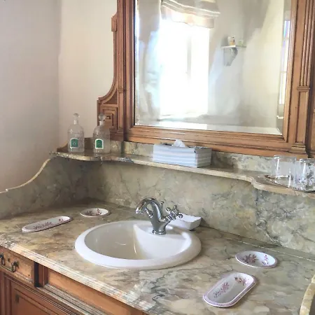 Bed & Breakfast Les Volets Bleus 3*