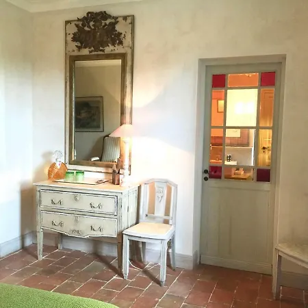 Les Volets Bleus Bed & Breakfast 3*