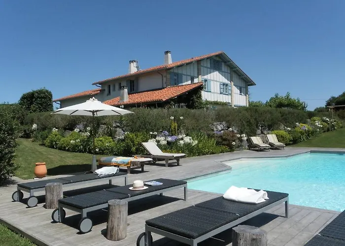 Les Volets Bleus 3* アルカング