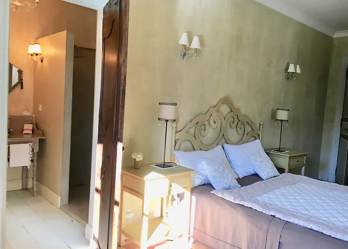 Les Volets Bleus ベッド・アンド・ブレックファスト アルカング