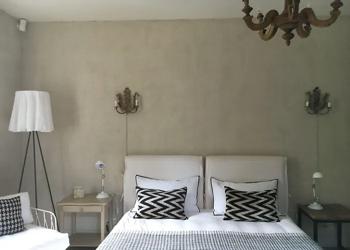 ベッド・アンド・ブレックファスト Les Volets Bleus アルカング