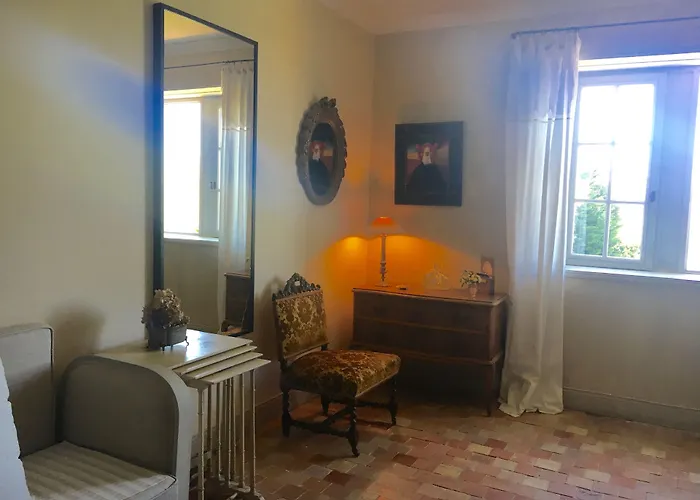 Les Volets Bleus ベッド・アンド・ブレックファスト 3*