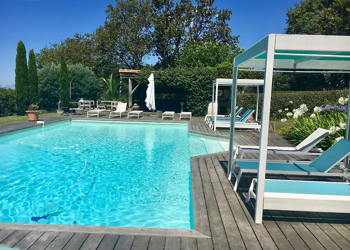 Les Volets Bleus ベッド・アンド・ブレックファスト アルカング