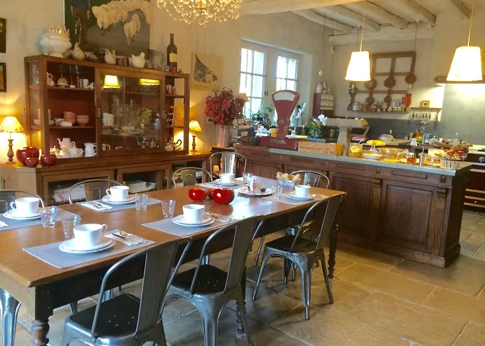 ベッド・アンド・ブレックファスト Les Volets Bleus アルカング