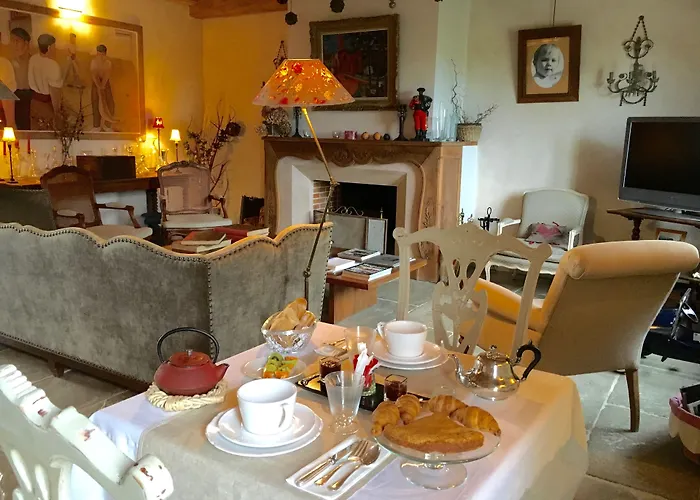 ベッド・アンド・ブレックファスト Les Volets Bleus アルカング