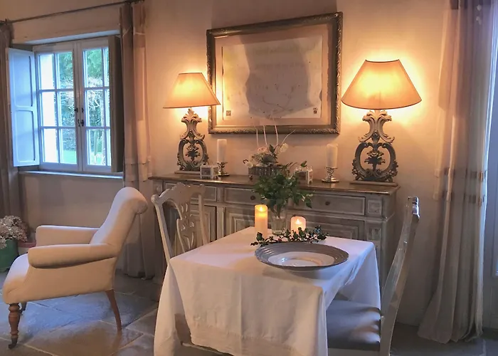 Les Volets Bleus ベッド・アンド・ブレックファスト アルカング