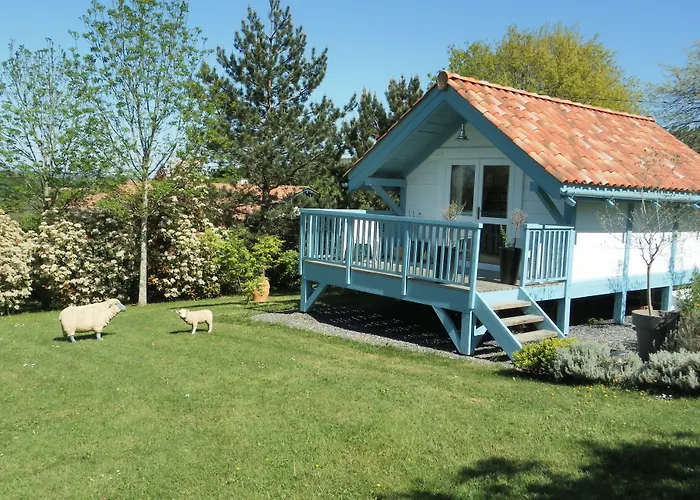 Les Volets Bleus ベッド・アンド・ブレックファスト 3*