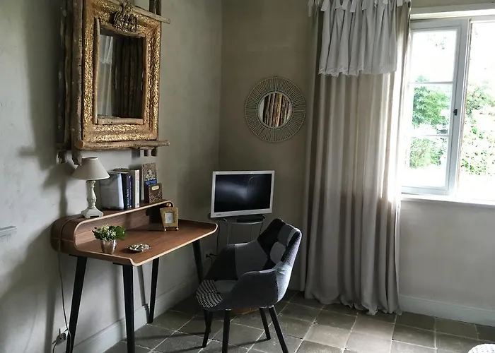 Les Volets Bleus ベッド・アンド・ブレックファスト 3*