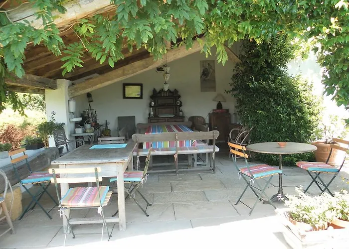 Les Volets Bleus ベッド・アンド・ブレックファスト 3*