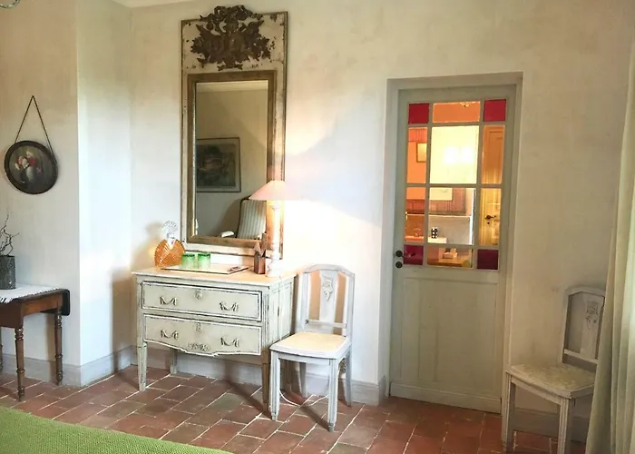 Les Volets Bleus ベッド・アンド・ブレックファスト 3*